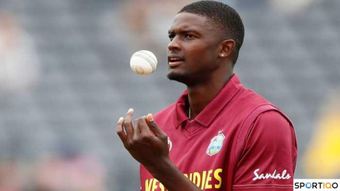 Jason Holder bowling in his team jersey